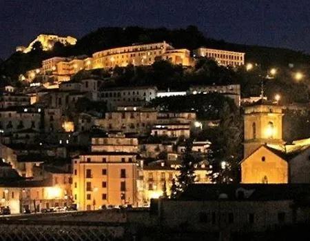 Palazzo Lupinacci - Dimora Storica Bed and Breakfast