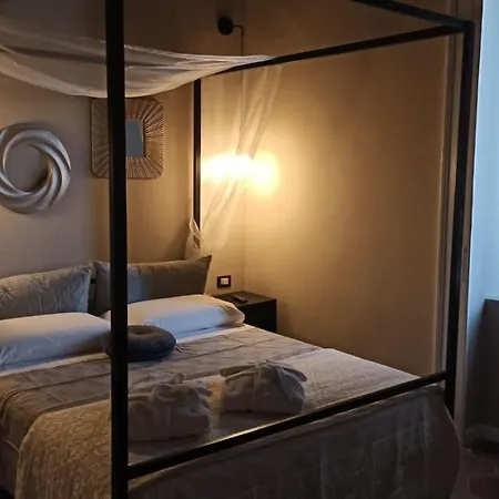 Palazzo Lupinacci - Dimora Storica 4*