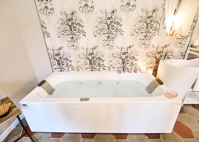 Palazzo Lupinacci - Dimora Storica 4* קוסנזה