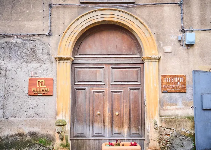 Palazzo Lupinacci - Dimora Storica 4* קוסנזה